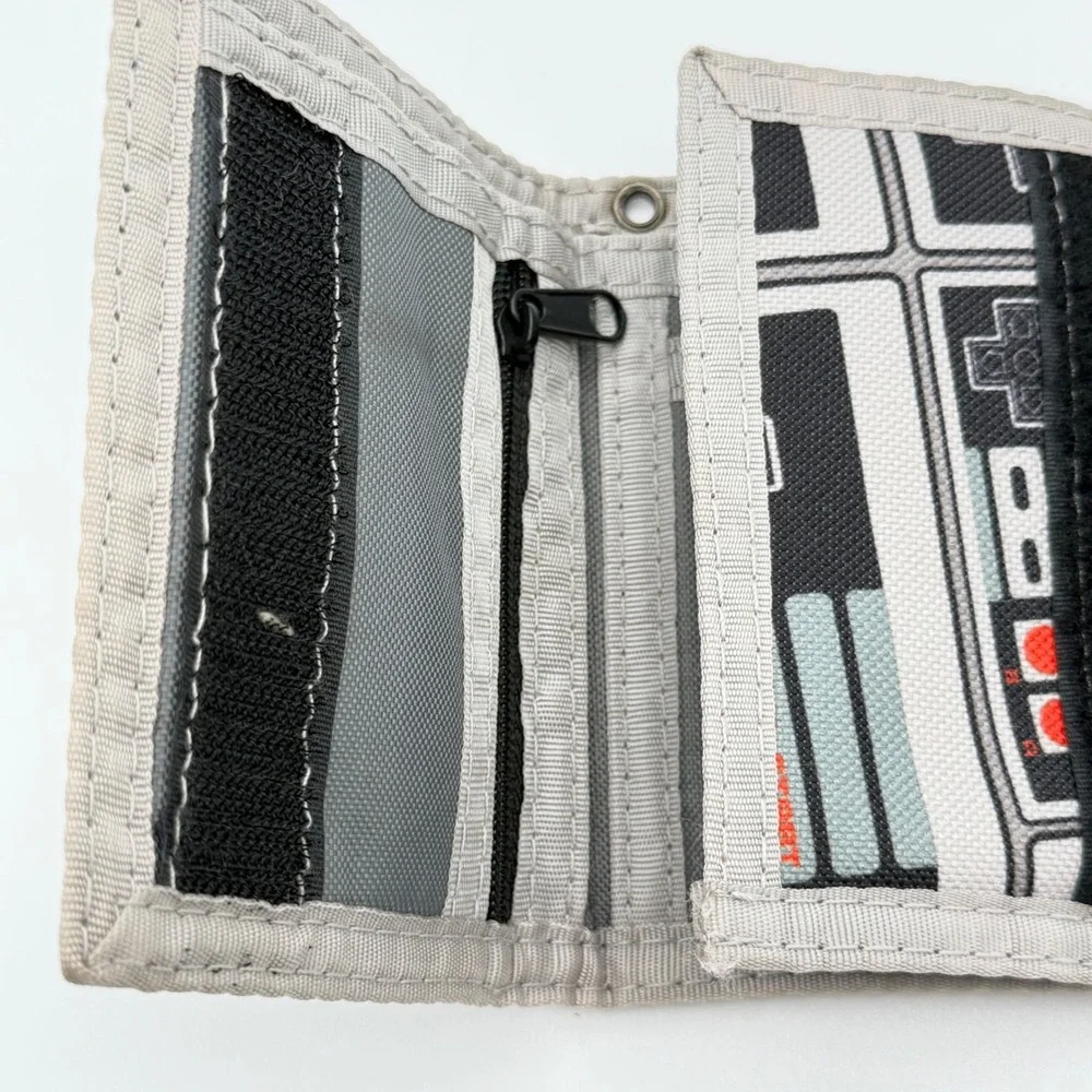 Nintendo NES Controller Canvas Trifold‎ Wallet Retro Gaming Gray Black Red